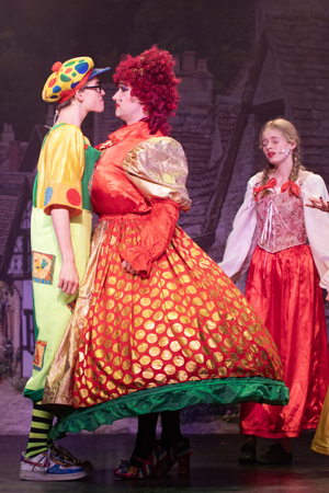 Snow White and the 11½ Dwarfs show photos