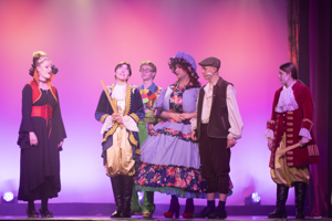 Snow White and the 11½ Dwarfs show photos