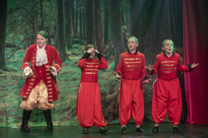 Snow White and the 11½ Dwarfs show photos