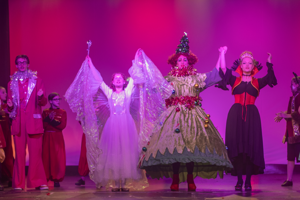 Snow White and the 11½ Dwarfs show photos