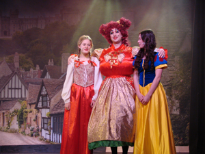 Snow White and the 11½ Dwarfs show photos