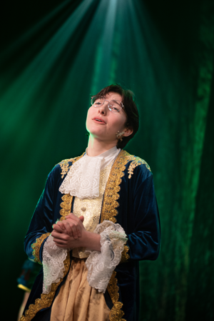 Snow White and the 11½ Dwarfs show photos