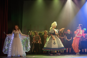 Snow White and the 11½ Dwarfs show photos