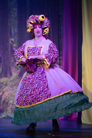 Snow White and the 11½ Dwarfs show photos