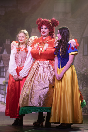 Snow White and the 11½ Dwarfs show photos
