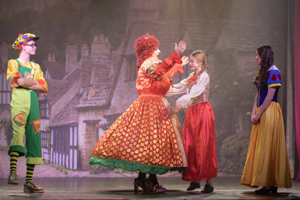 Snow White and the 11½ Dwarfs show photos