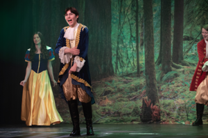 Snow White and the 11½ Dwarfs show photos