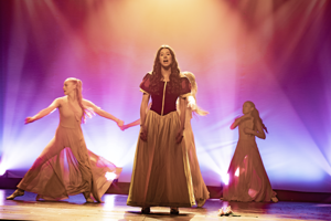 Snow White and the 11½ Dwarfs show photos